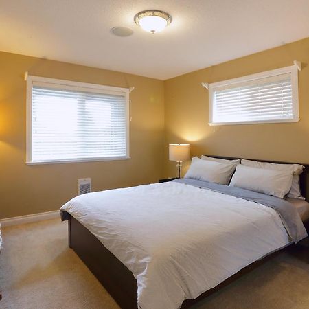 Lovely J Home -Stunning River View Cozy Two Bedroom Private Suite New Westminster Exterior foto