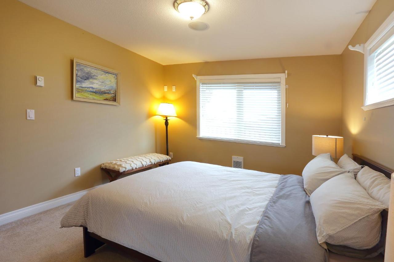Lovely J Home -Stunning River View Cozy Two Bedroom Private Suite New Westminster Exterior foto