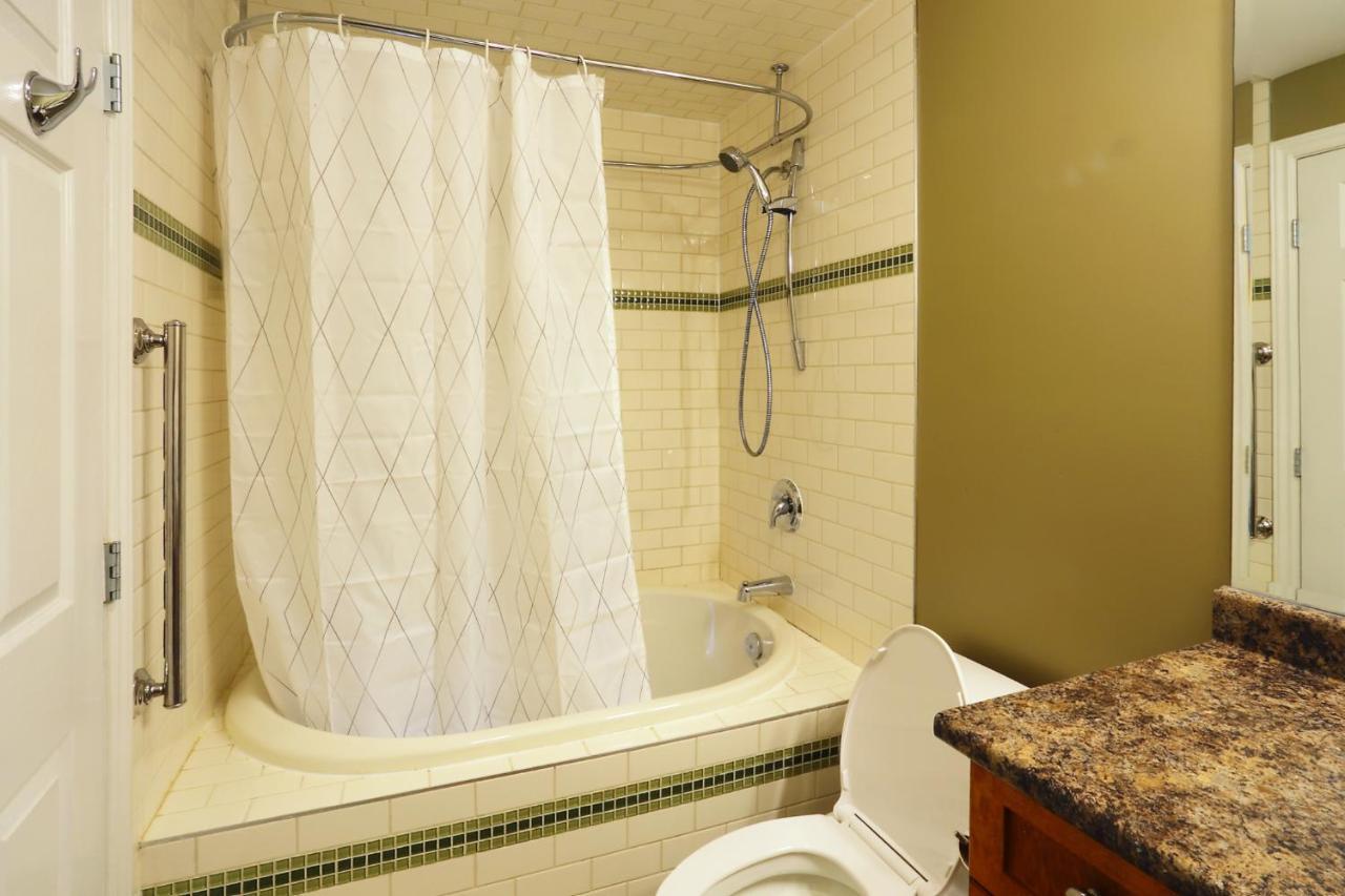 Lovely J Home -Stunning River View Cozy Two Bedroom Private Suite New Westminster Exterior foto