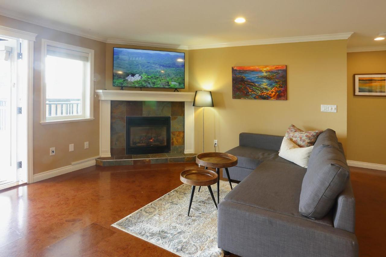 Lovely J Home -Stunning River View Cozy Two Bedroom Private Suite New Westminster Exterior foto