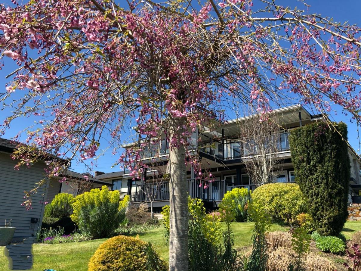 Lovely J Home -Stunning River View Cozy Two Bedroom Private Suite New Westminster Exterior foto